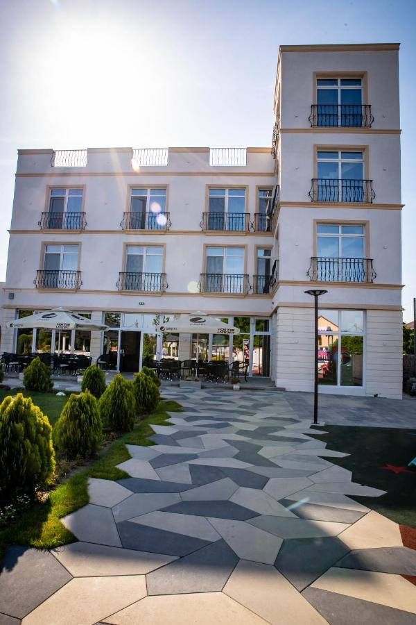 Unique Garden Hotel Brăila Exterior foto