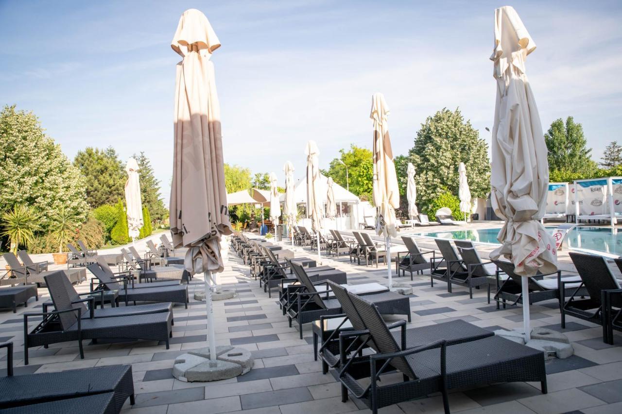 Unique Garden Hotel Brăila Exterior foto